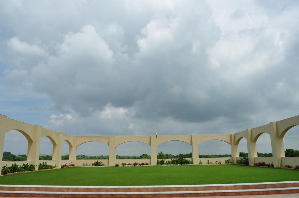 Ramada By Wyndham Jaipur Jaisinghpura Hotell Eksteriør bilde