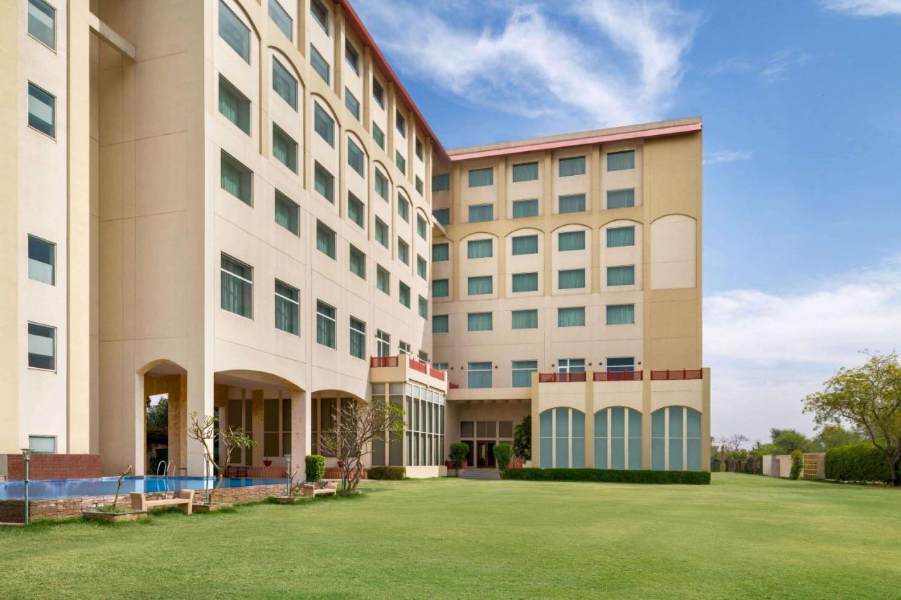 Ramada By Wyndham Jaipur Jaisinghpura Hotell Eksteriør bilde