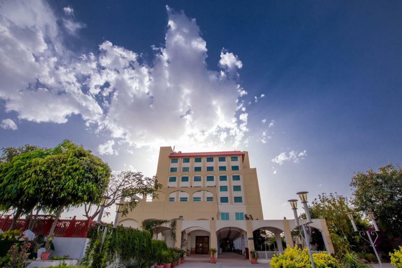 Ramada By Wyndham Jaipur Jaisinghpura Hotell Eksteriør bilde