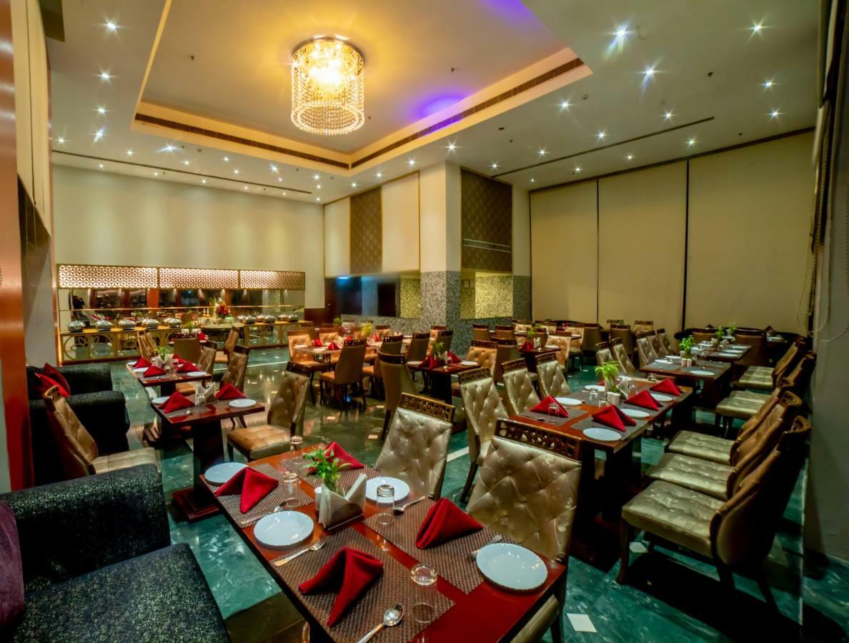 Ramada By Wyndham Jaipur Jaisinghpura Hotell Eksteriør bilde
