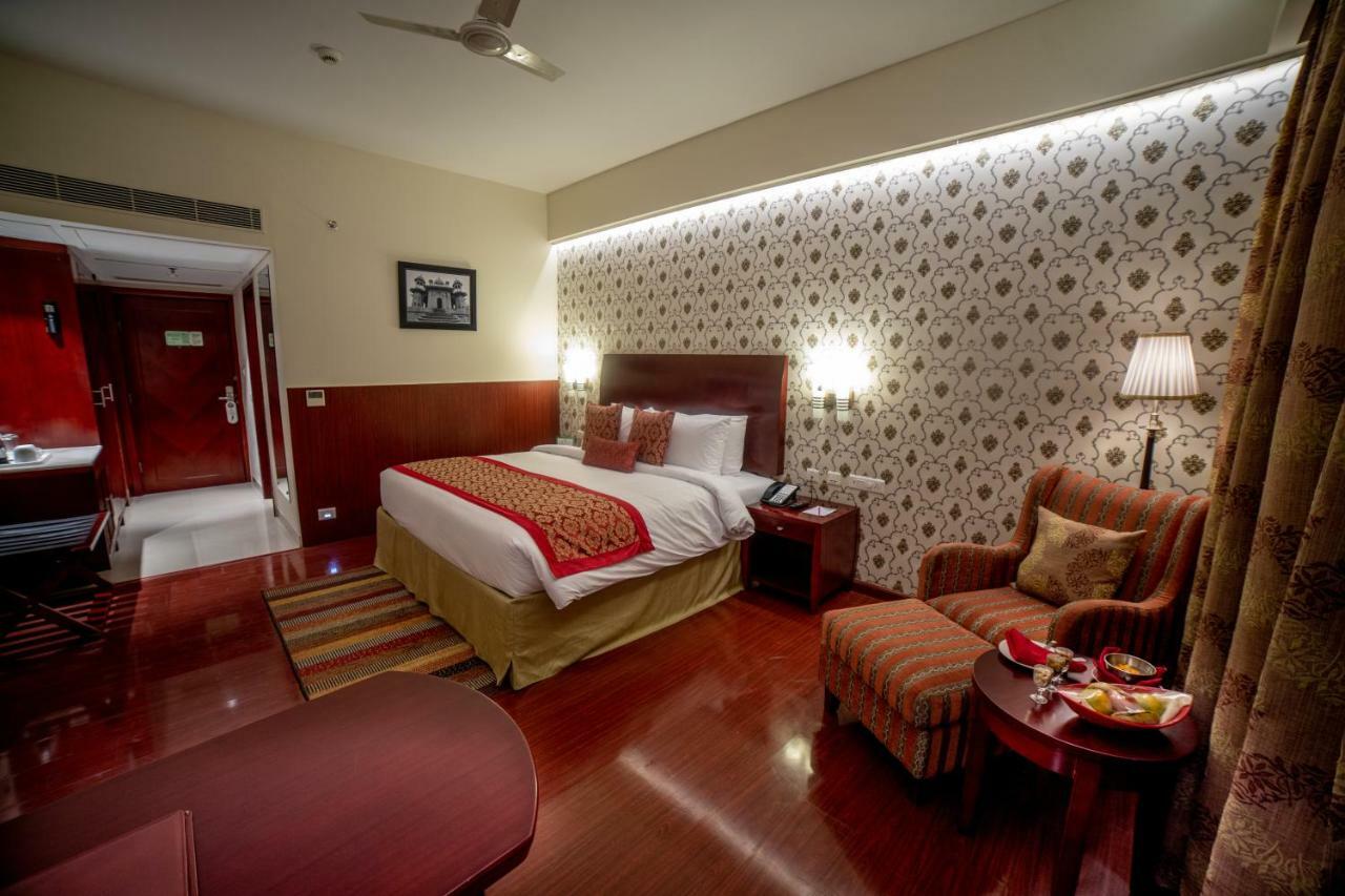 Ramada By Wyndham Jaipur Jaisinghpura Hotell Eksteriør bilde
