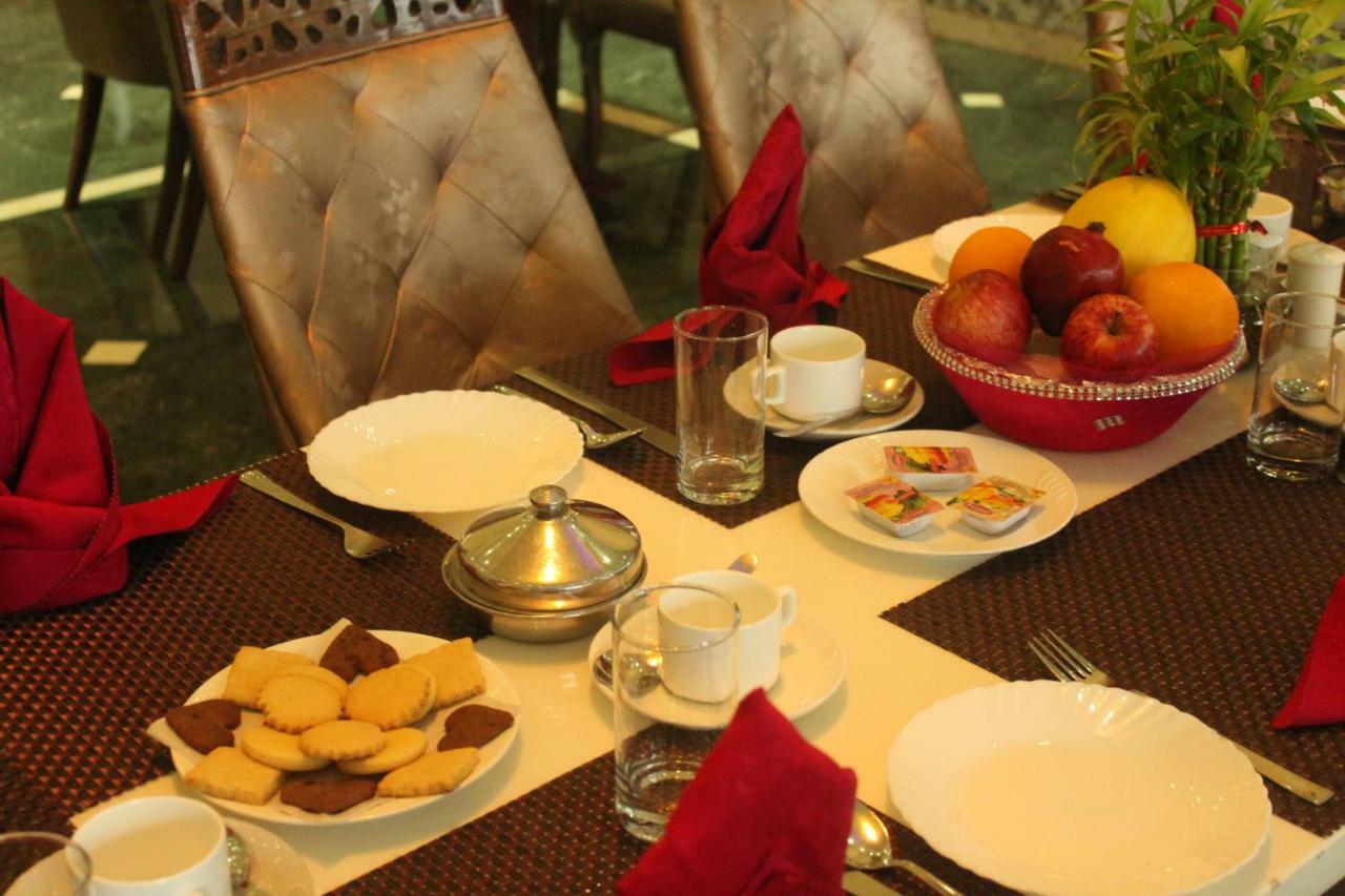 Ramada By Wyndham Jaipur Jaisinghpura Hotell Eksteriør bilde