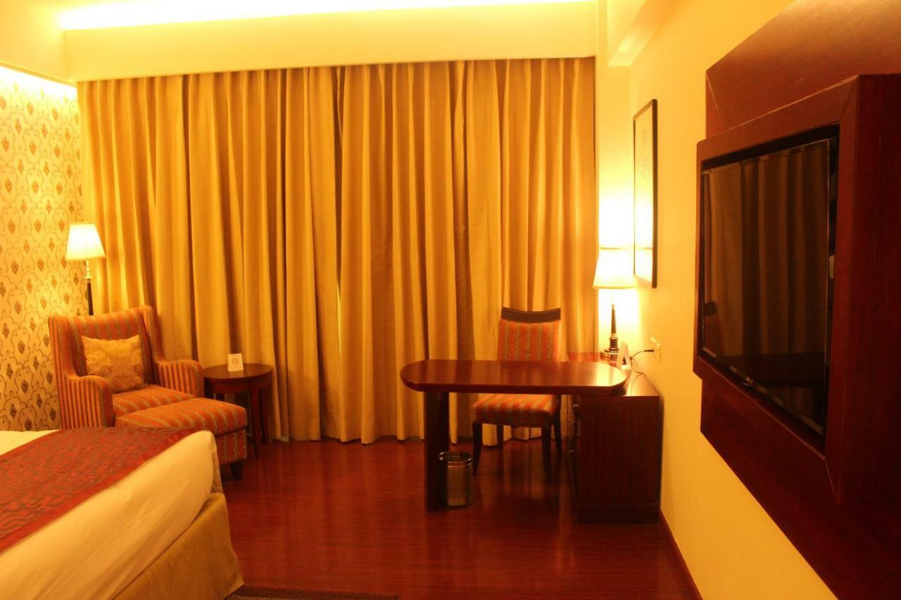 Ramada By Wyndham Jaipur Jaisinghpura Hotell Eksteriør bilde