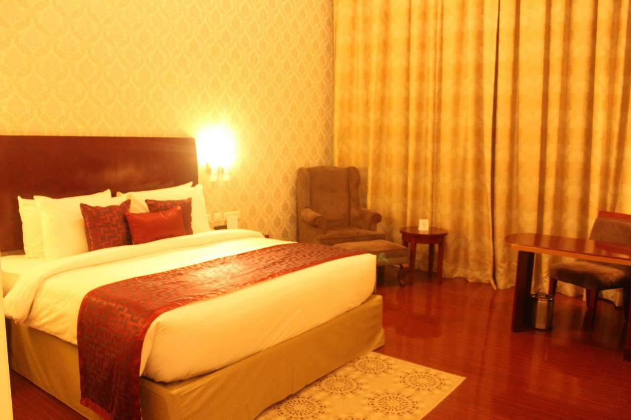 Ramada By Wyndham Jaipur Jaisinghpura Hotell Eksteriør bilde