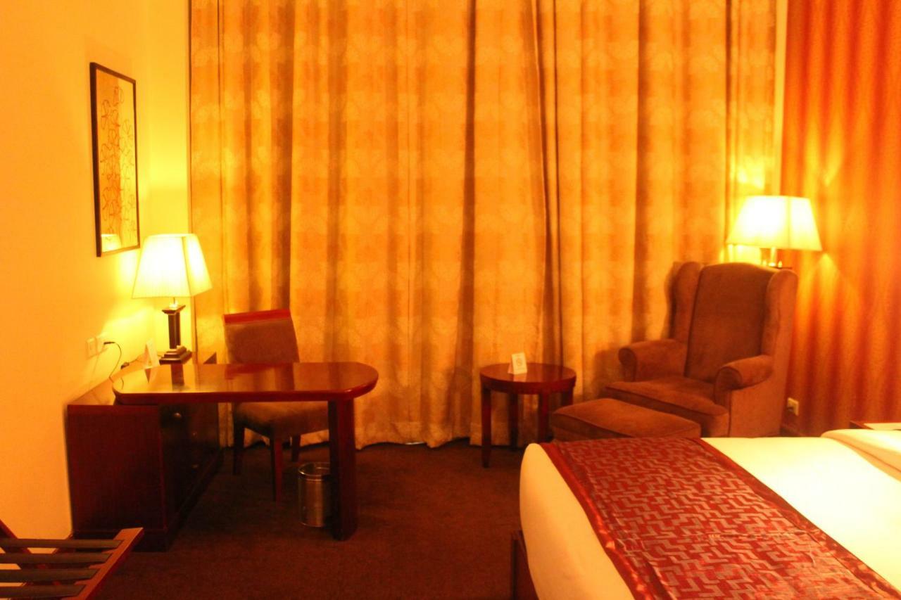 Ramada By Wyndham Jaipur Jaisinghpura Hotell Eksteriør bilde