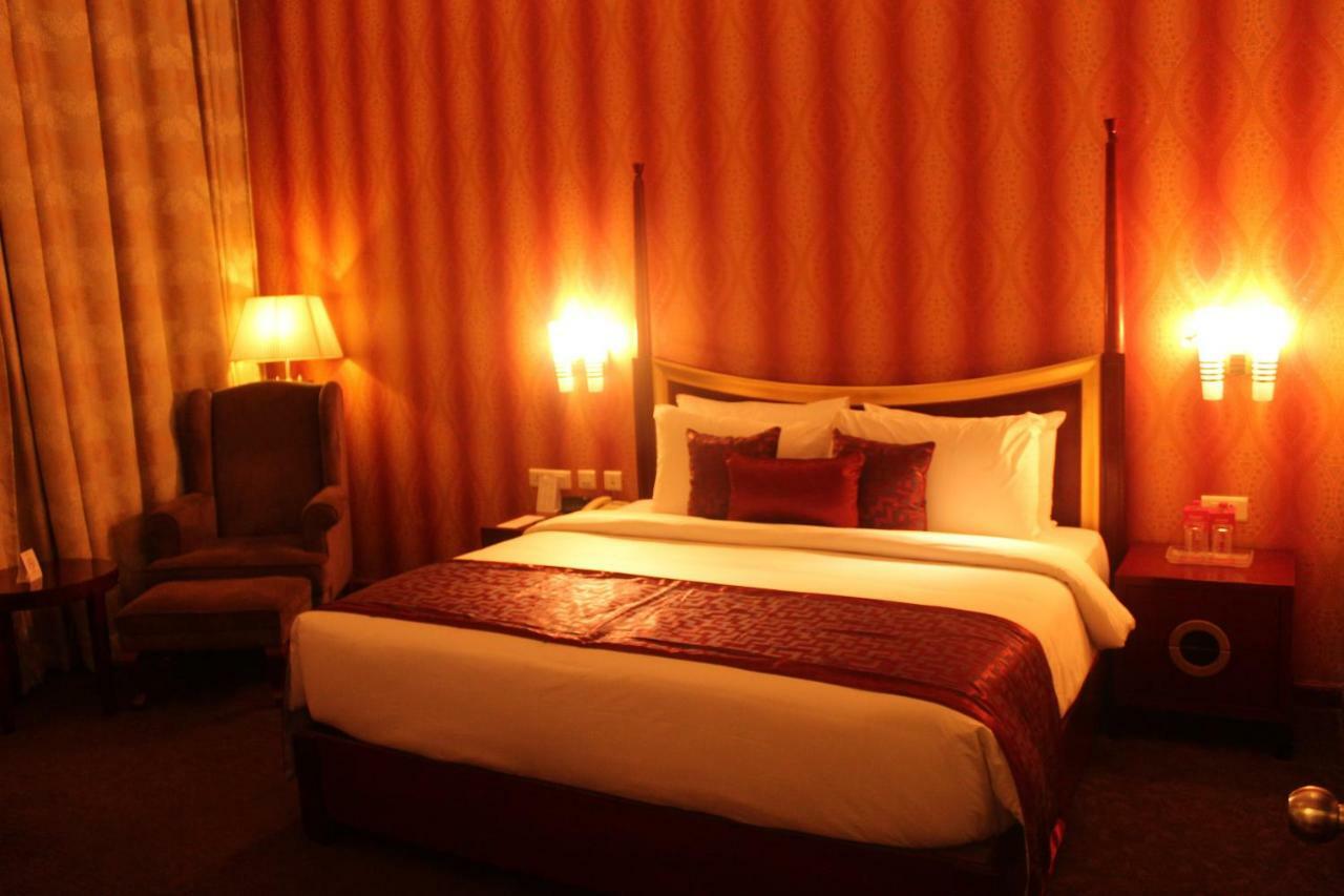 Ramada By Wyndham Jaipur Jaisinghpura Hotell Eksteriør bilde