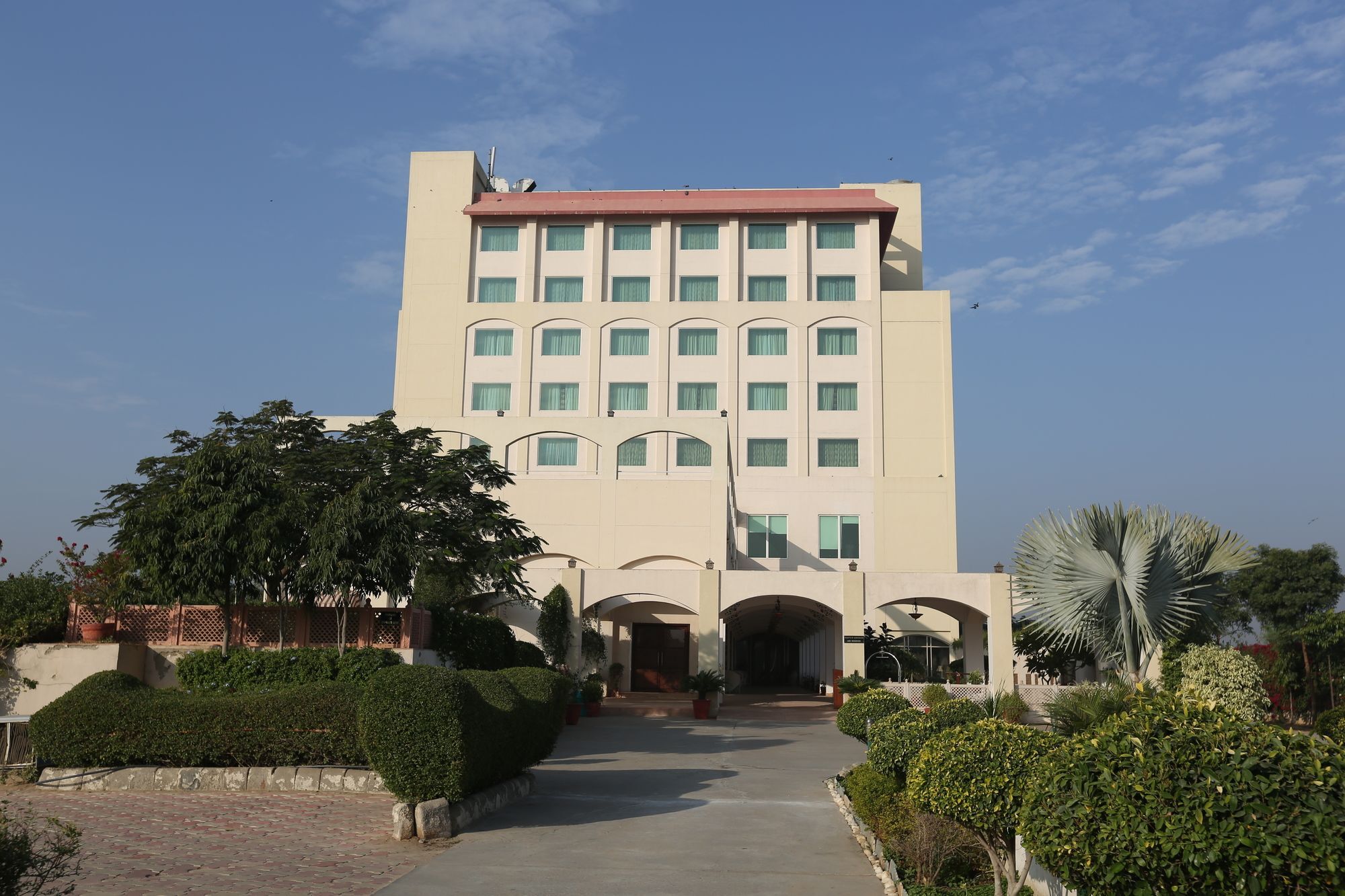 Ramada By Wyndham Jaipur Jaisinghpura Hotell Eksteriør bilde